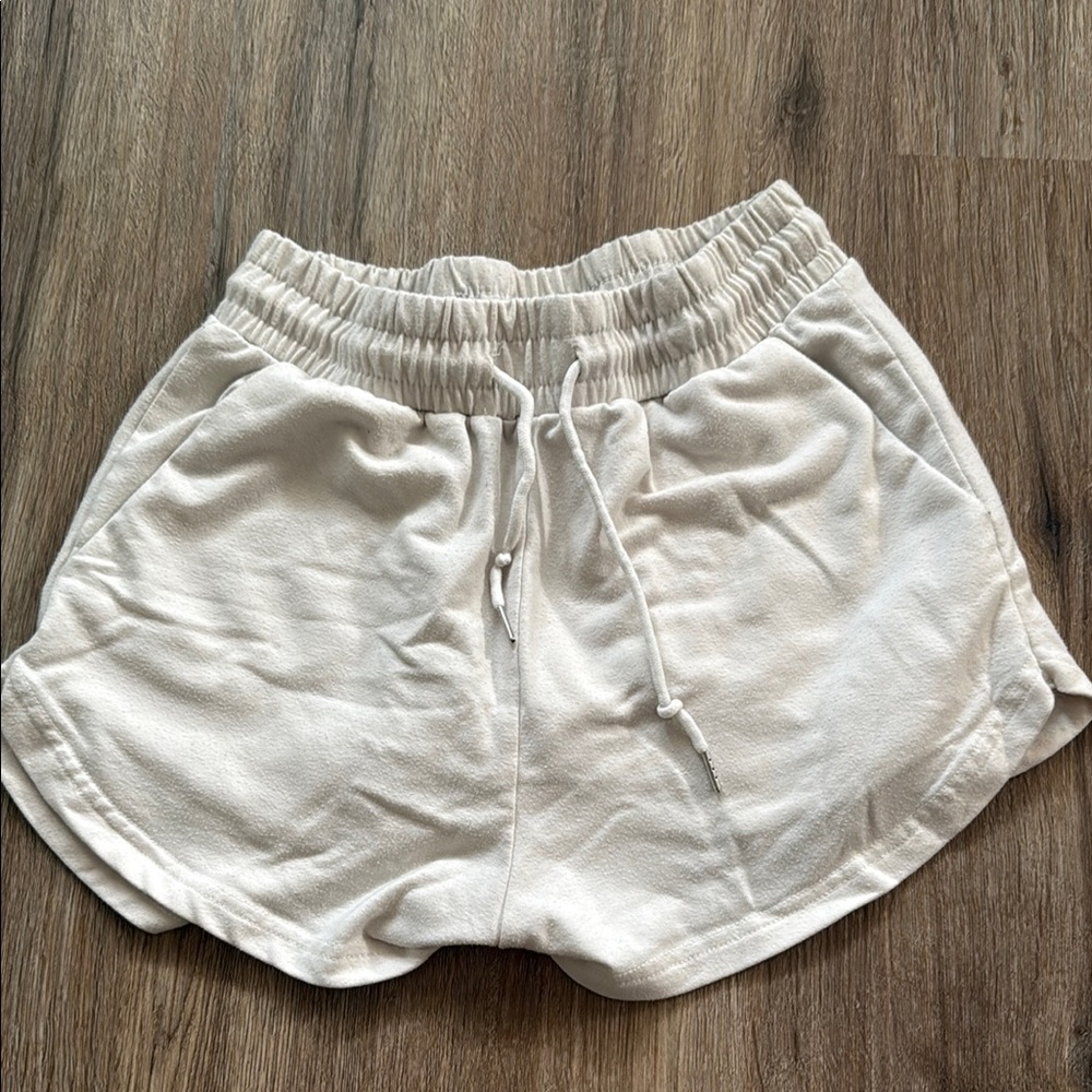 SHEIN White Athletic Shorts with Elastic Waistband and Curved Hem